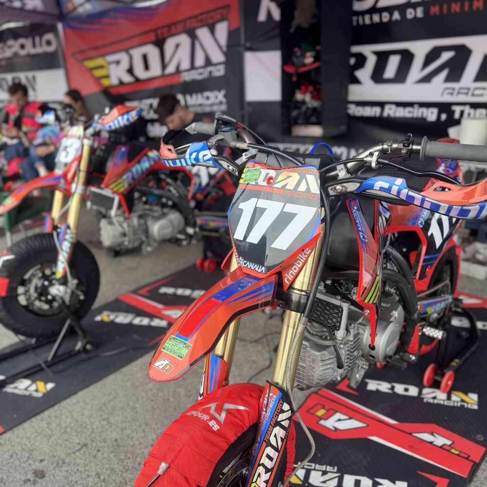 fotos del equipo ROAN RACING FACTORY en el campeonato (2)